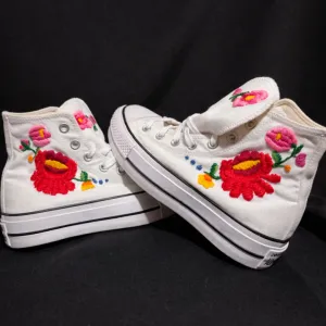 Unikatne Custom Converse (Starke) patike sa ručnim vezom