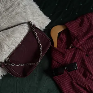 Paket 3u1- Košulja, torbica i naočare za sunce