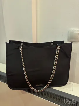 Bershka crna torba