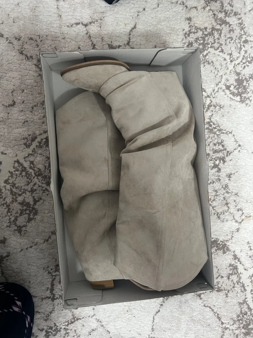 Cizme sa prekrivenom petom