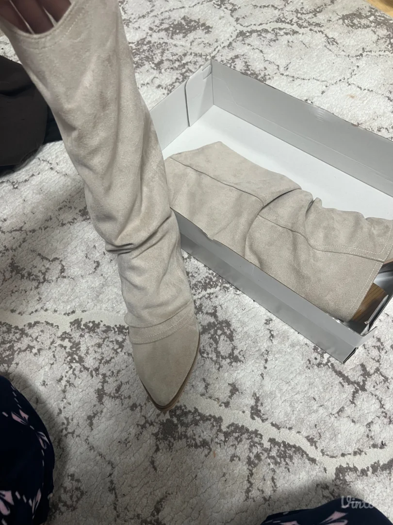 Cizme sa prekrivenom petom