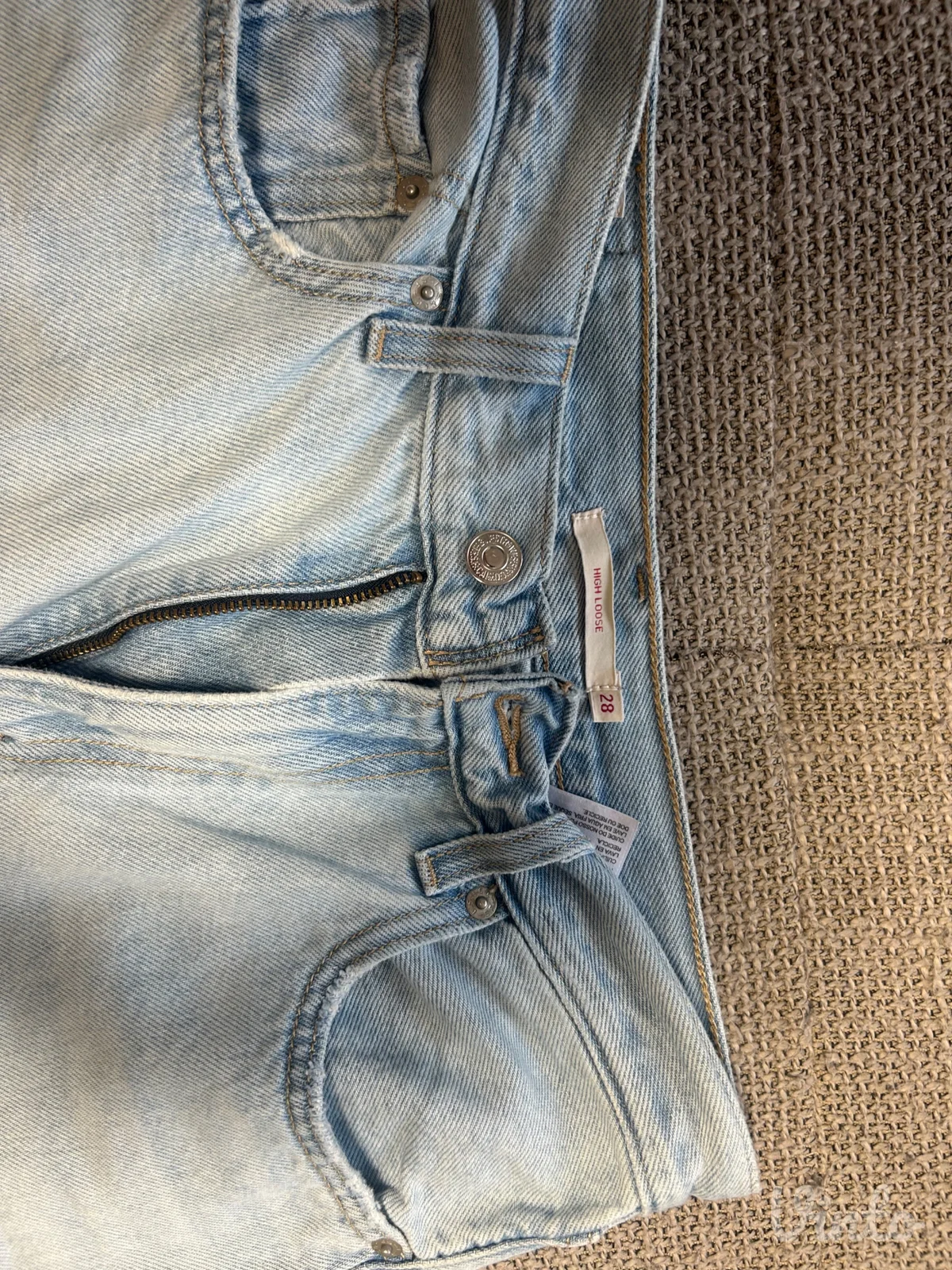 Levis high loose svetle farmerke 28