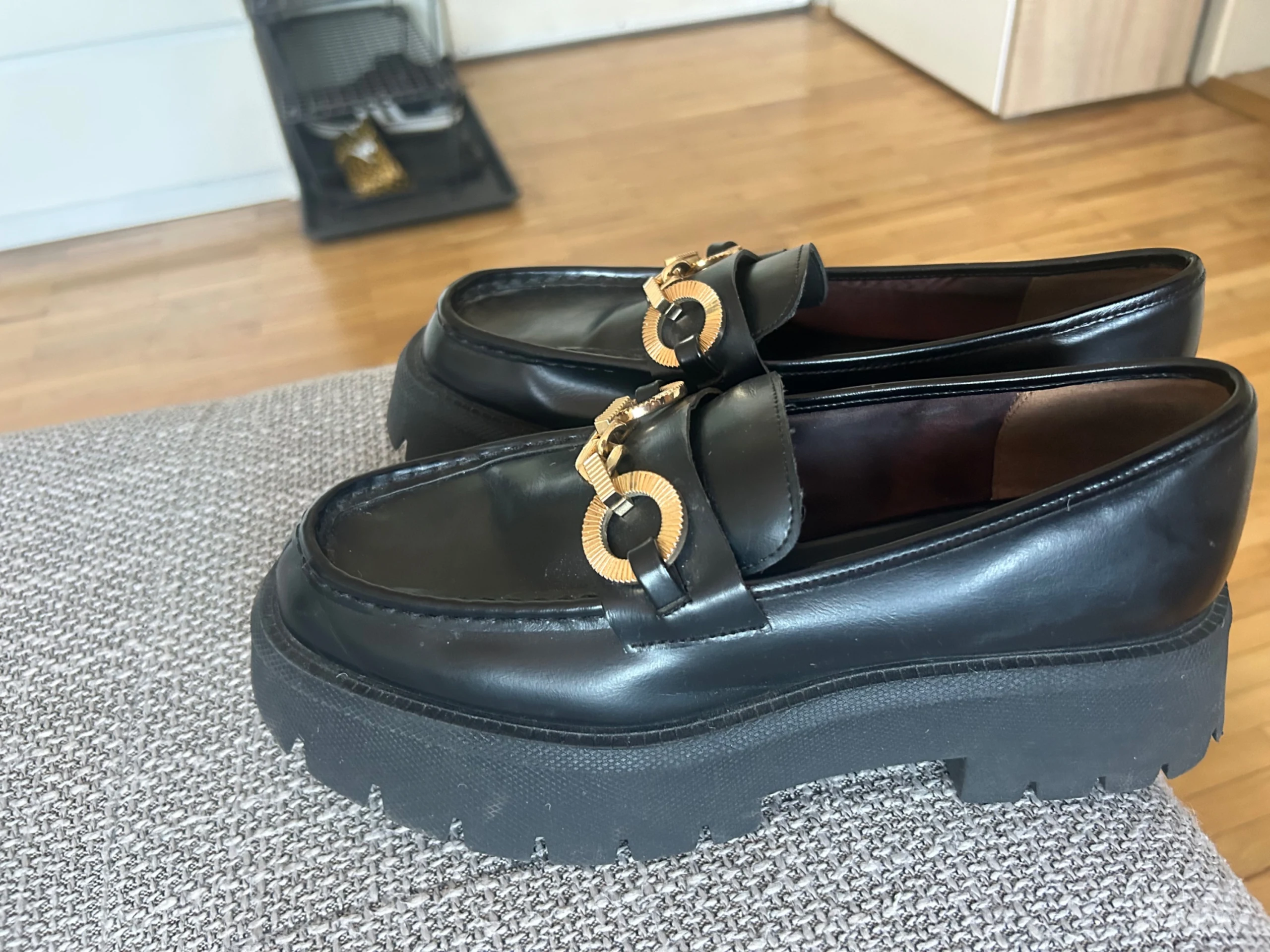 NOVO Zara crne mokasine 39