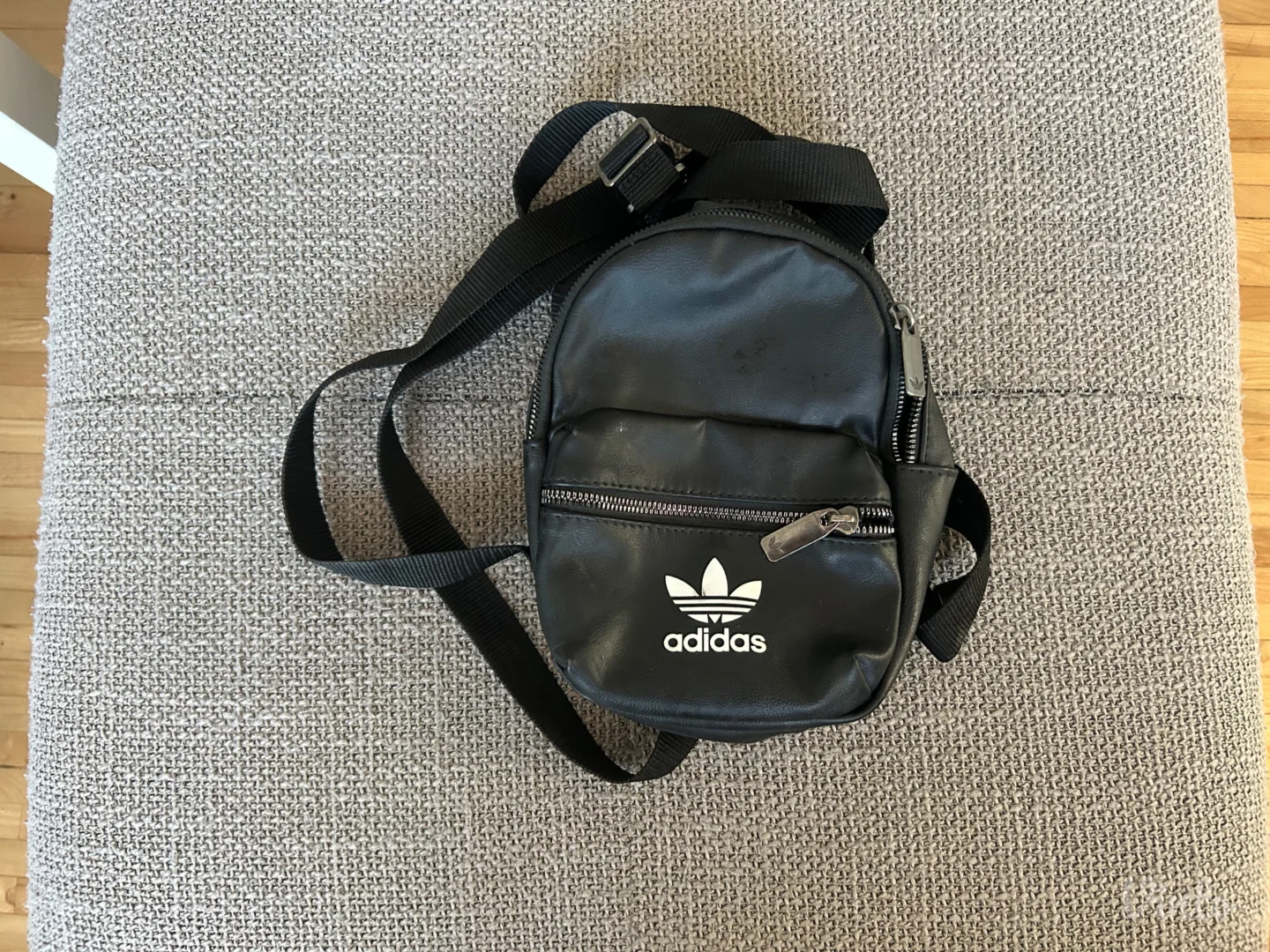 Adidas mini crni ranac