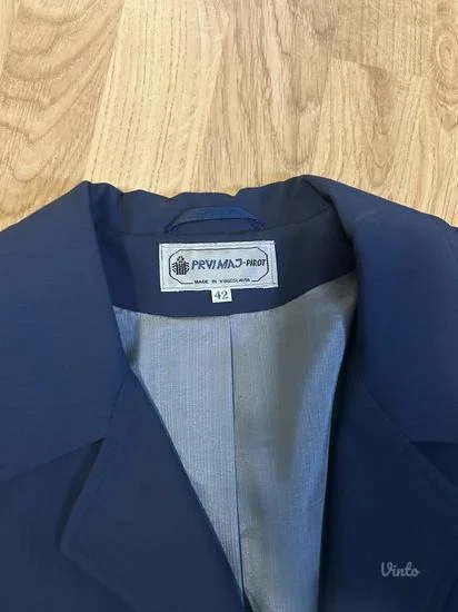 Prvi maj Pirot Plavo odelo L