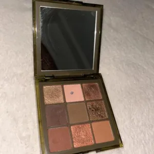 Huda beauty kaki haza paleta