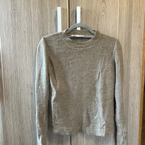 Zara vuneni džemper