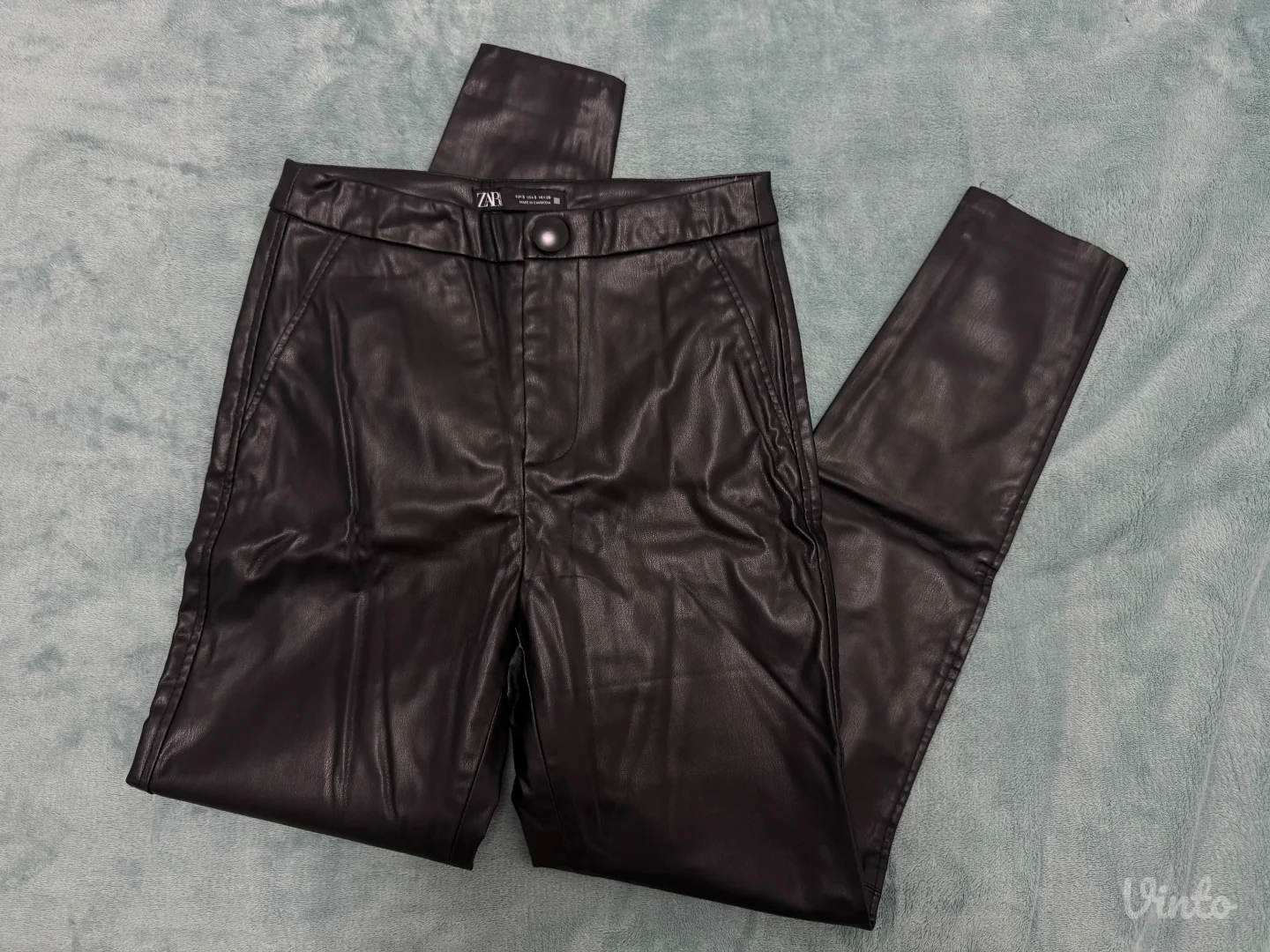 ZARA - crne kožne pantalone🐈‍⬛