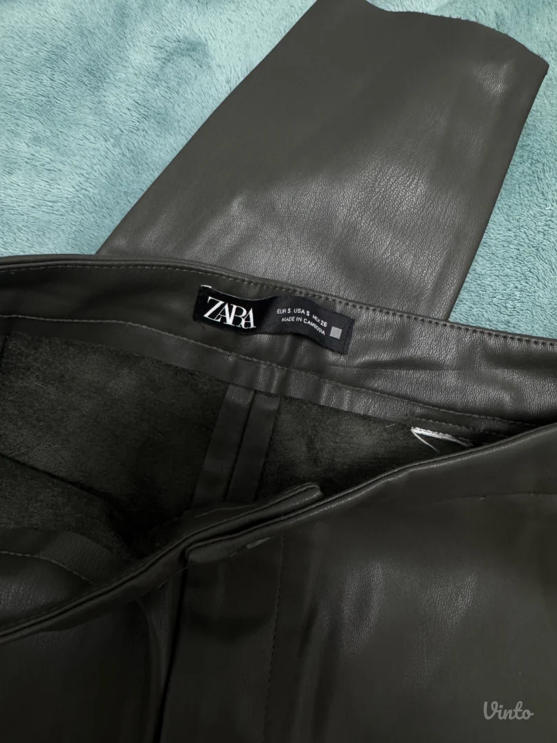 ZARA - maslinaste kožne pantalone🫒