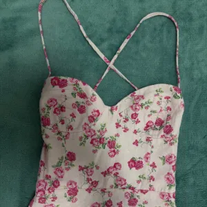 ZARA - haljina sa otvorenim leđima🌸