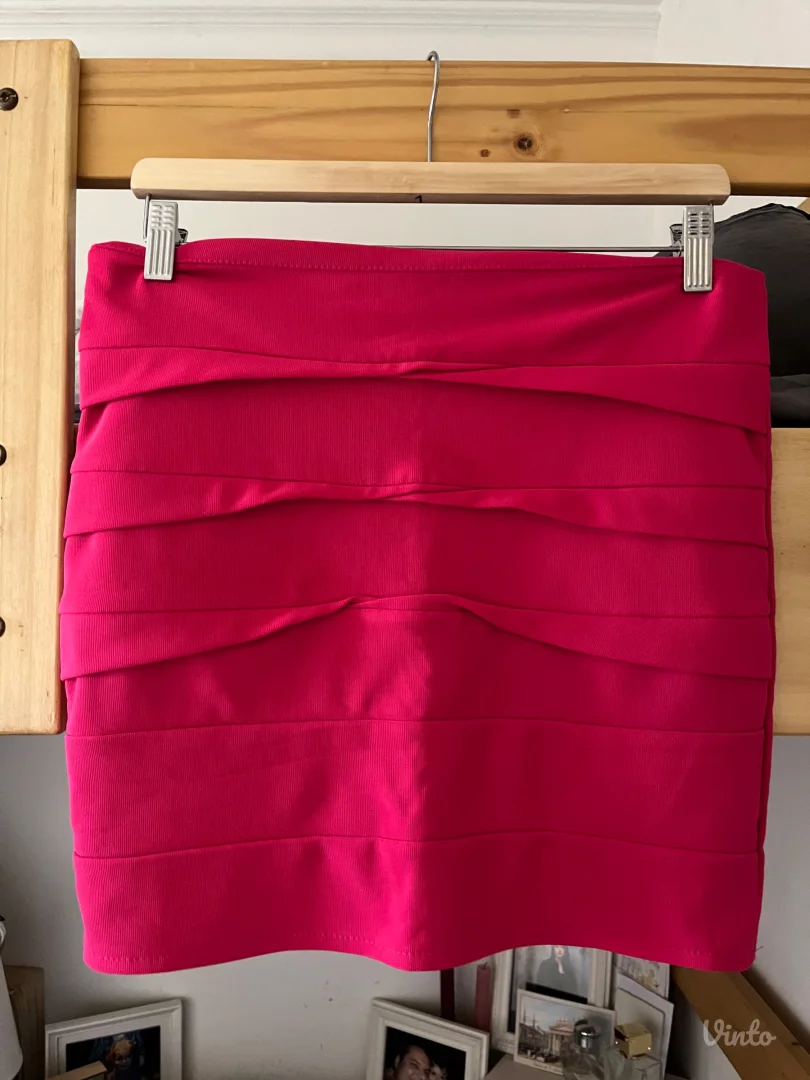 četri suknje istog modela razlicite boje