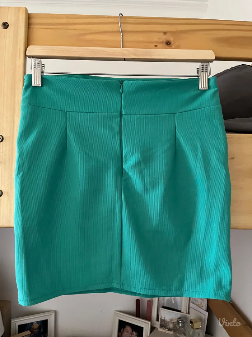 četri suknje istog modela razlicite boje