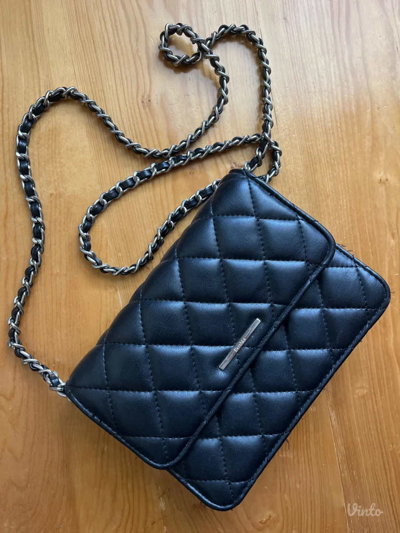 bershka-crna torbica