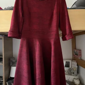 bordo jesenja haljina