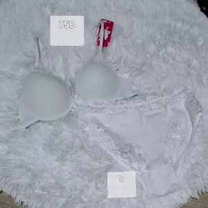 Komplet grudnjak i gaće