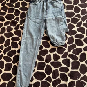 Zenske farmerice 32-xs