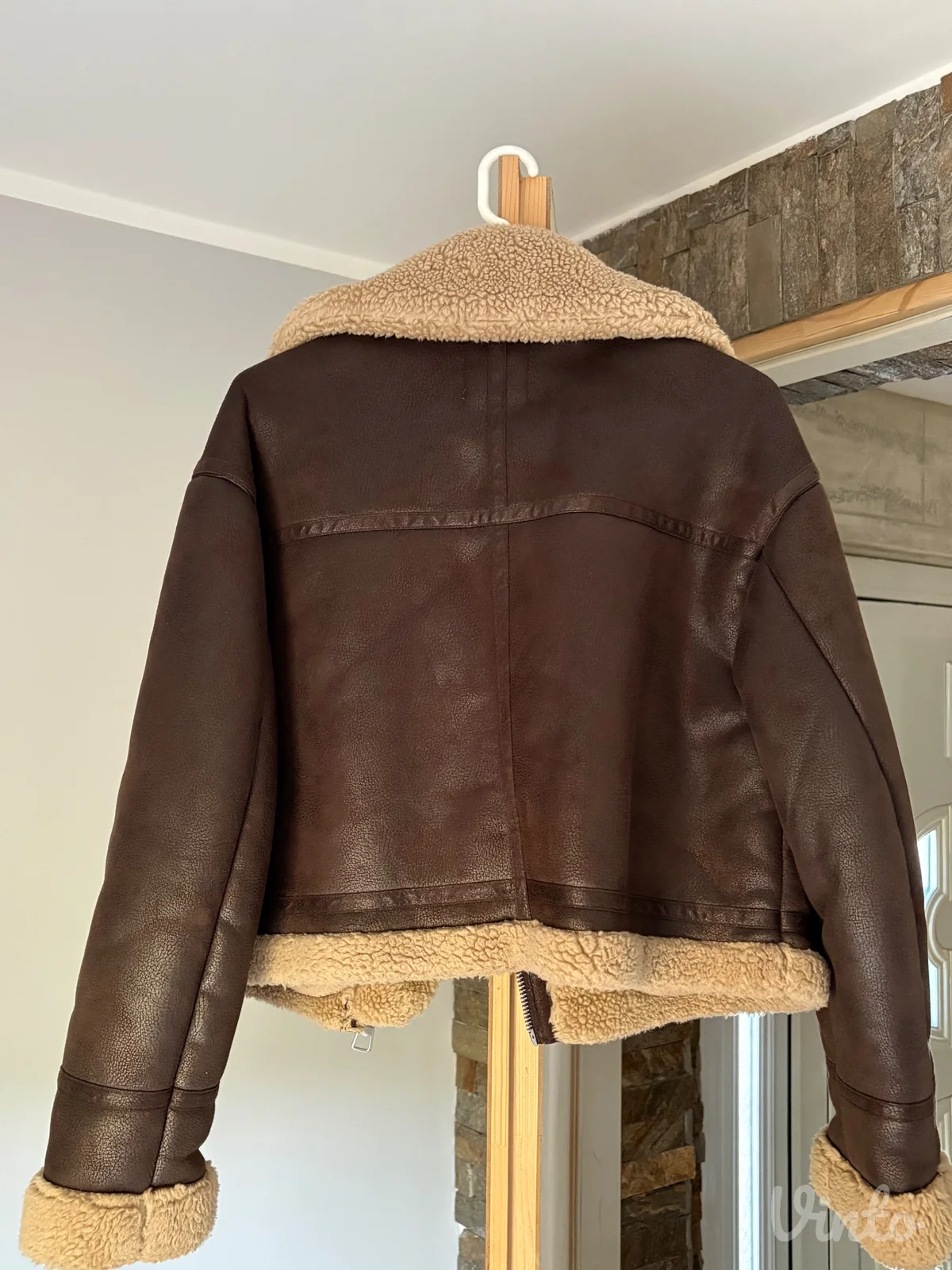 Bershka jakna sa krznom