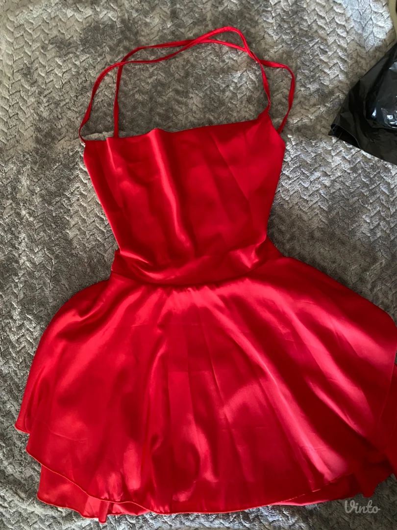 Haljinica sa golim leđima