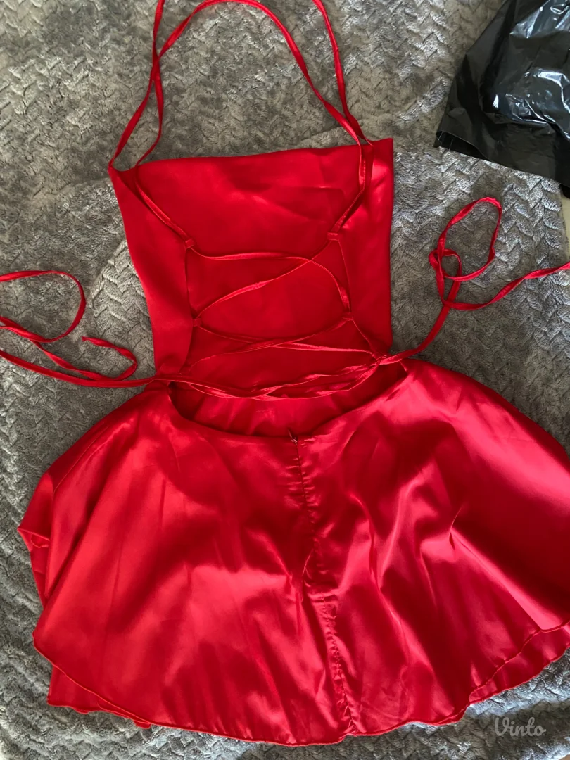 Haljinica sa golim leđima