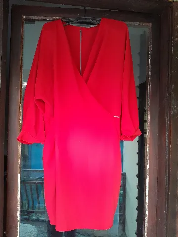 Elegantna crvena haljina