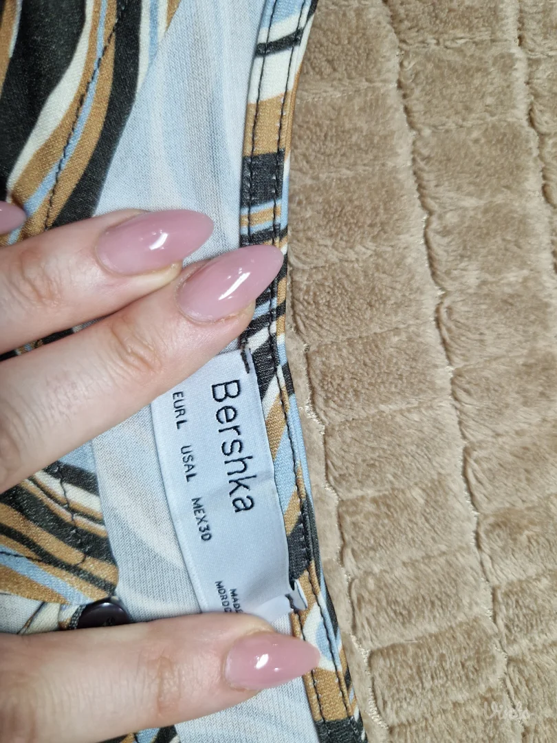 Bershka šarena bež bluza na dugmiće – veličina L – kao nova