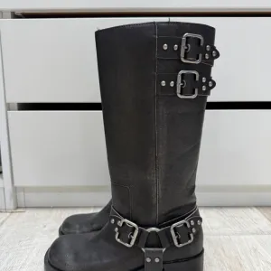 Stradivarius cizme br. 36