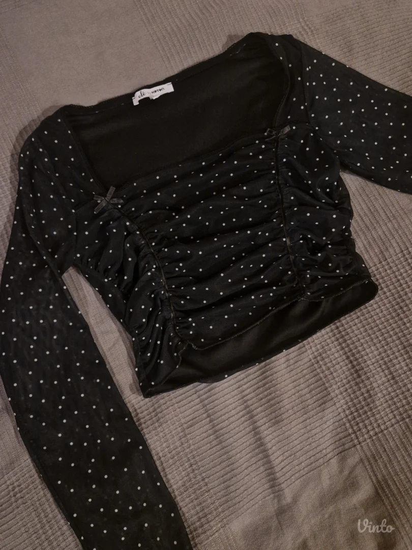 Tufnasta kropovana bluza 🤍