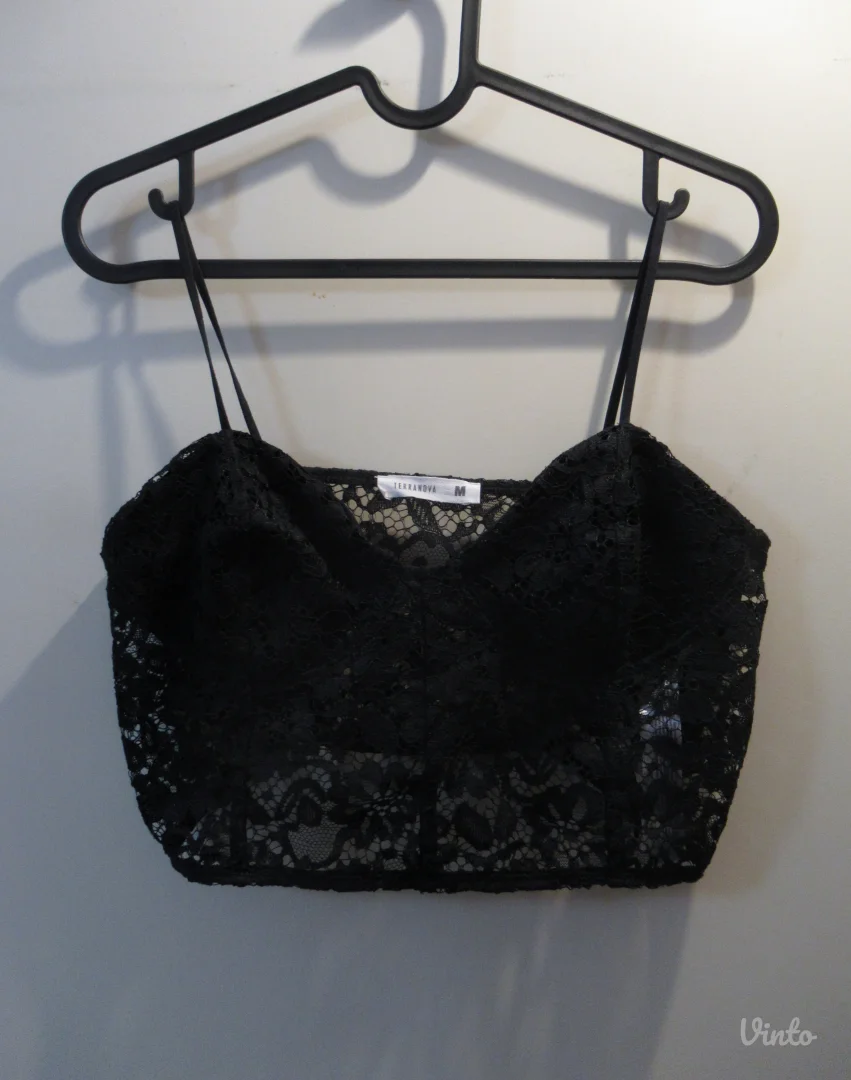 Čipkasti top sa providnim detaljima 🖤