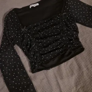 Tufnasta kropovana bluza 🤍