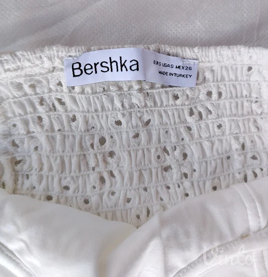 Beli vezeni kombinezon-haljina brenda Bershka S/M