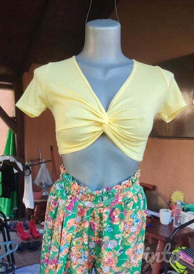 PLT nov rebrasti zuti crop top sa etiketom S