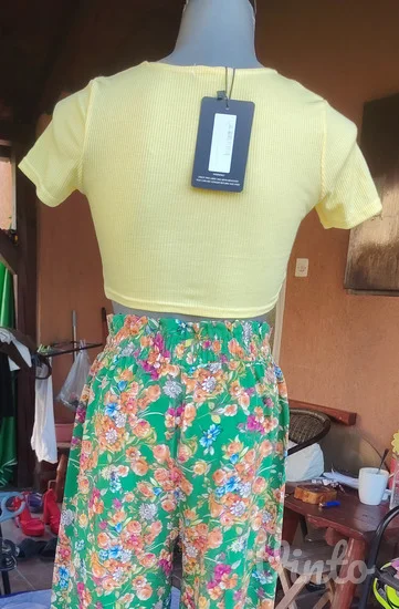 PLT nov rebrasti zuti crop top sa etiketom S