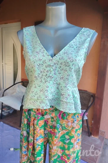 Primark cvetna peplum bluza sa mašnom S