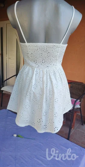 Beli vezeni kombinezon-haljina brenda Bershka S/M