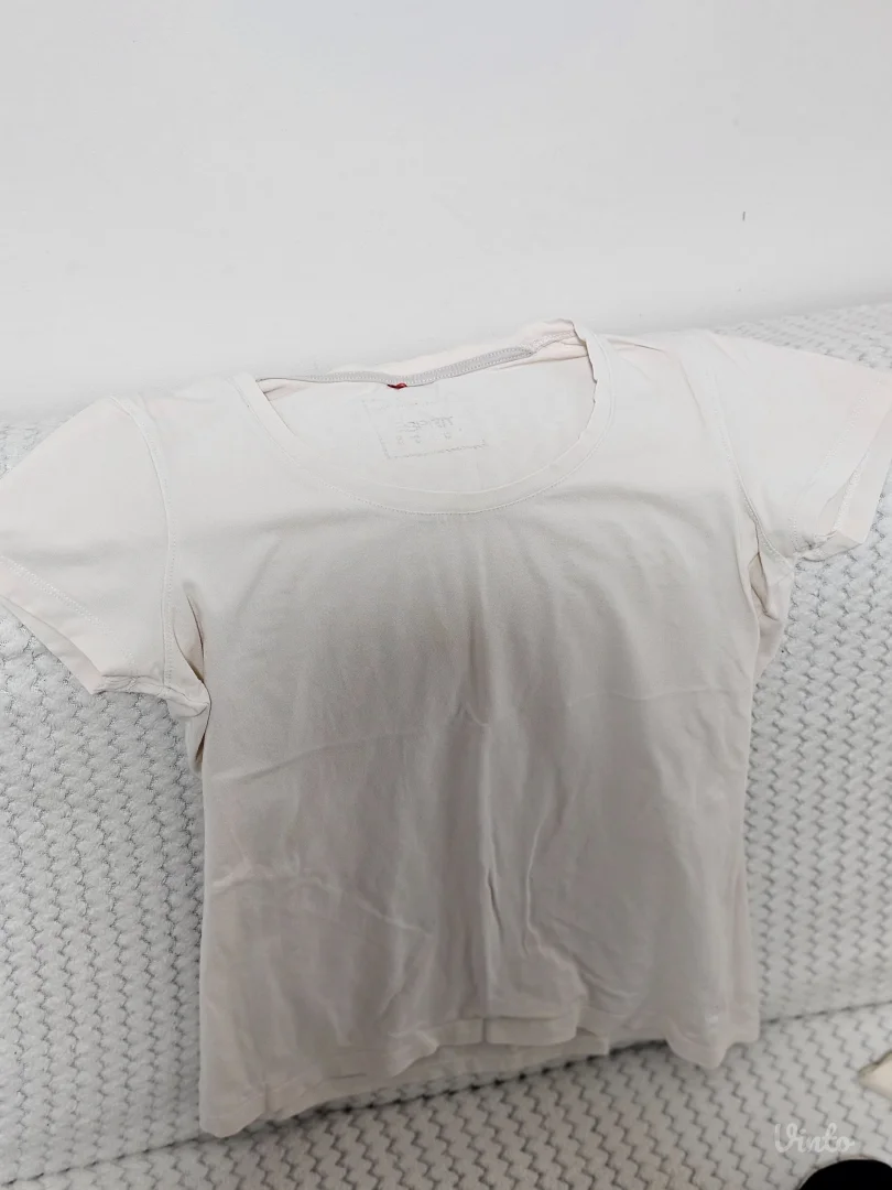 Sve majice po 150 dinara