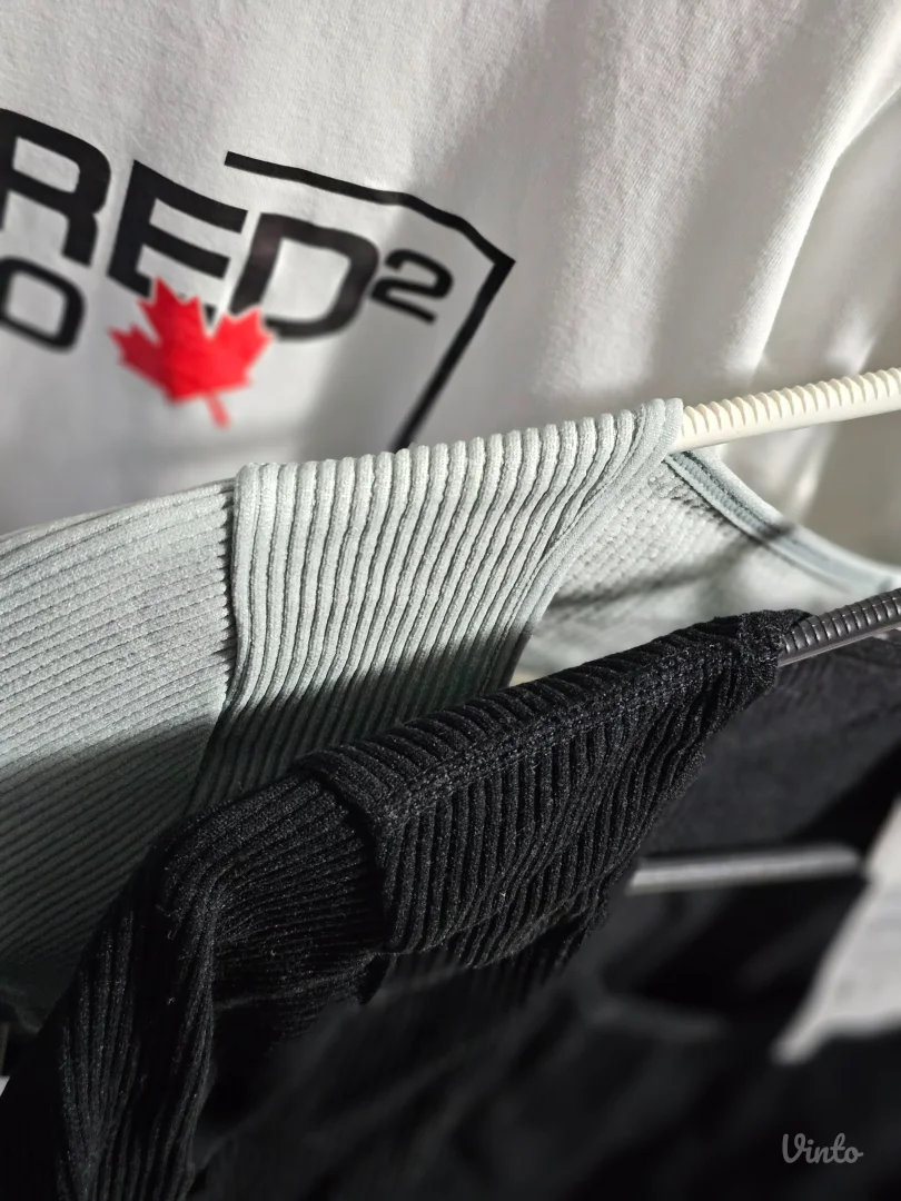 Nove dve crop top bluze