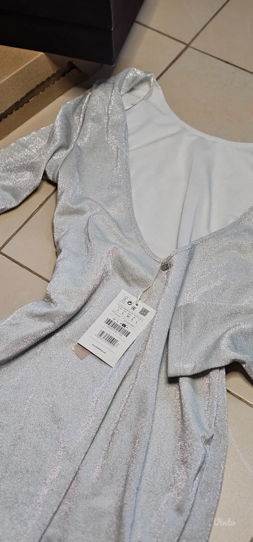 Nova Pull&Bear haljina sa etiketom