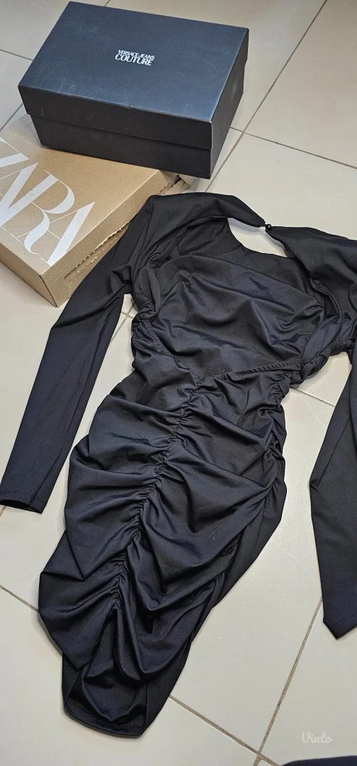 Nova naborana crna haljina sa etiketom