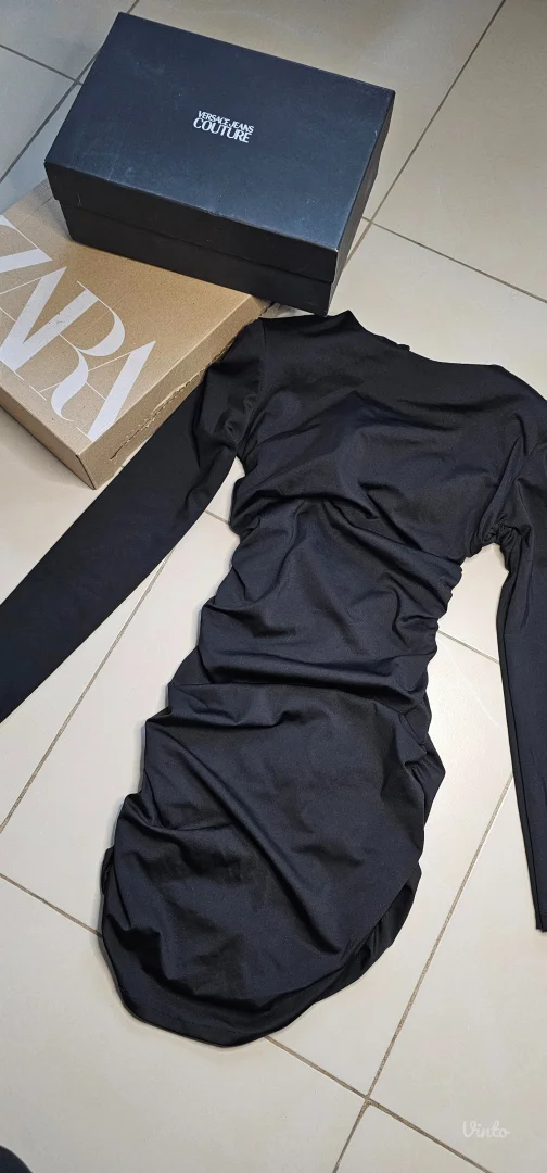 Nova naborana crna haljina sa etiketom