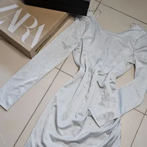 Nova Pull&Bear haljina sa etiketom