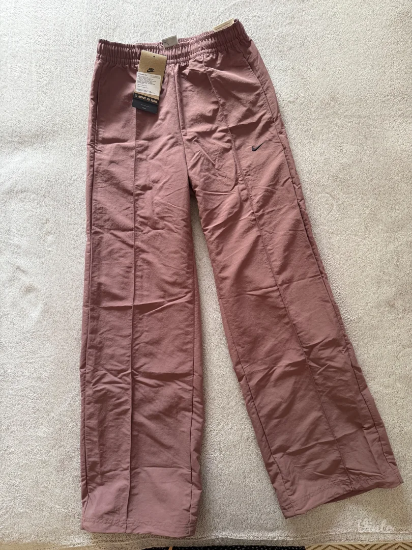 Nike donja trenerka / nova sa etiketom