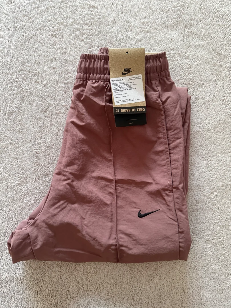 Nike donja trenerka / nova sa etiketom