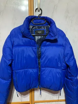 Plava crop puffer jakna