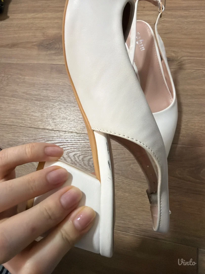 Zenske cipele na nisku stiklu 38