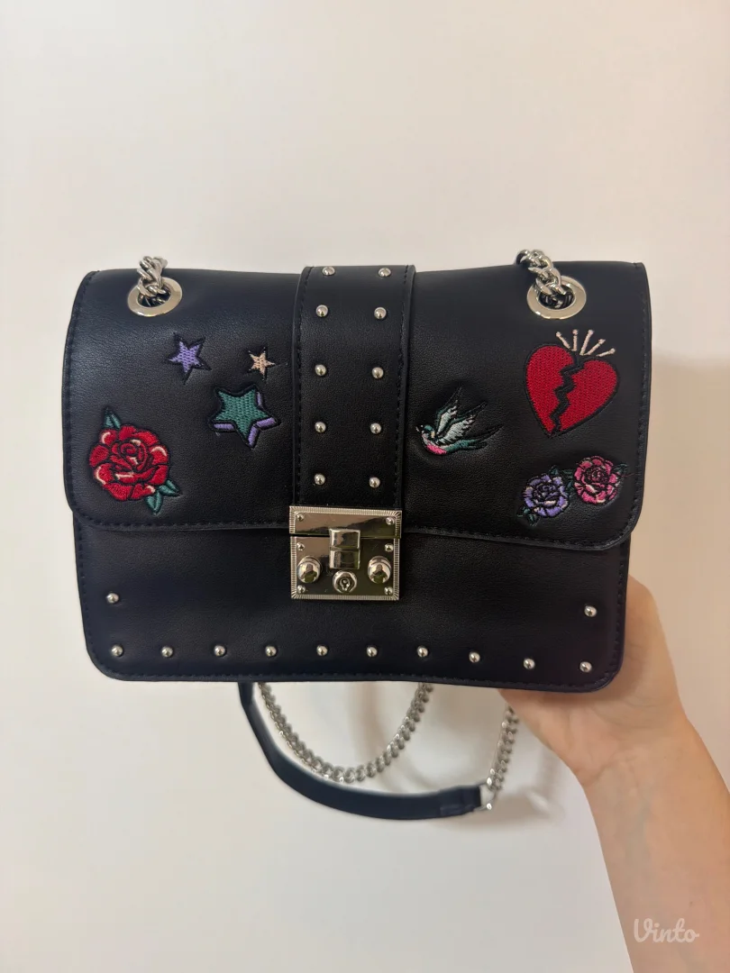 C&A crna zenska torba sa vezom