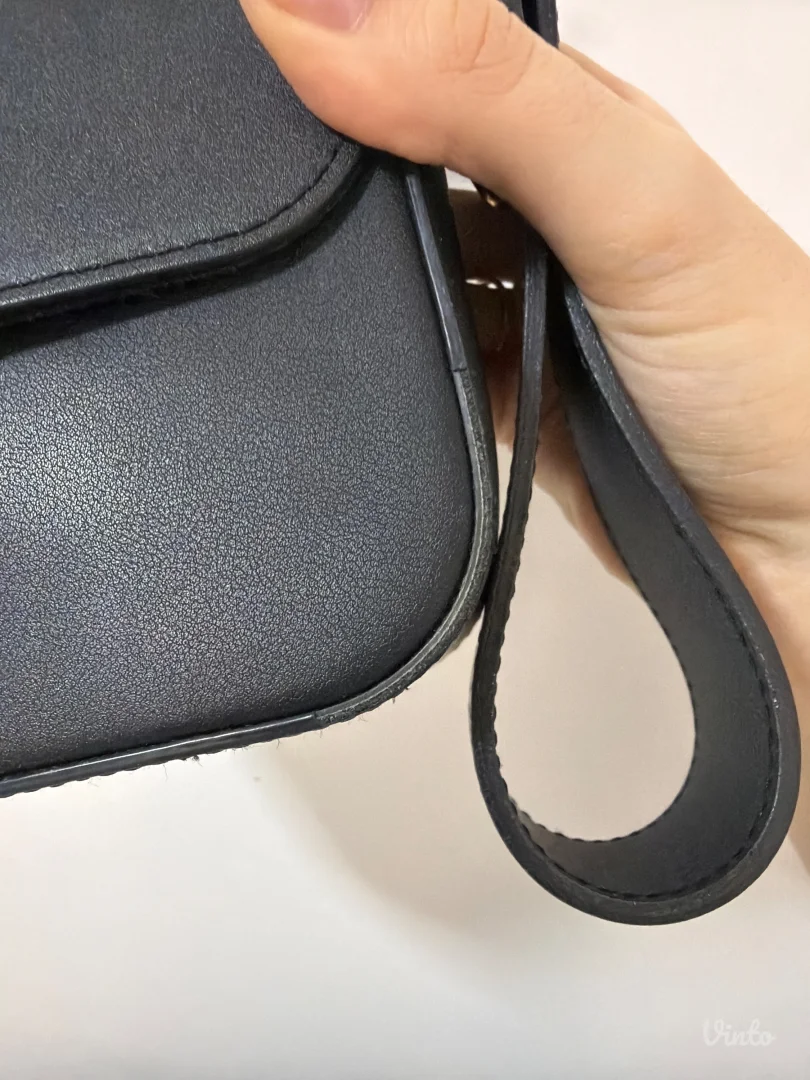 Mona kozna torba sa zlatnom snalom