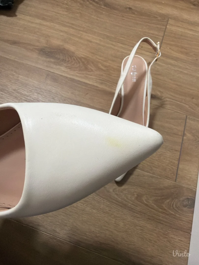 Zenske cipele na nisku stiklu 38