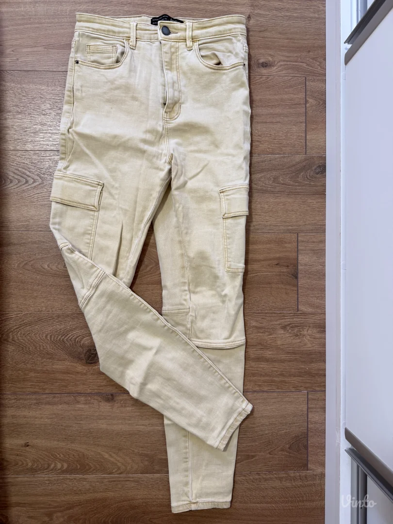 Stradivarius krem farmerke sa dzepovima 36