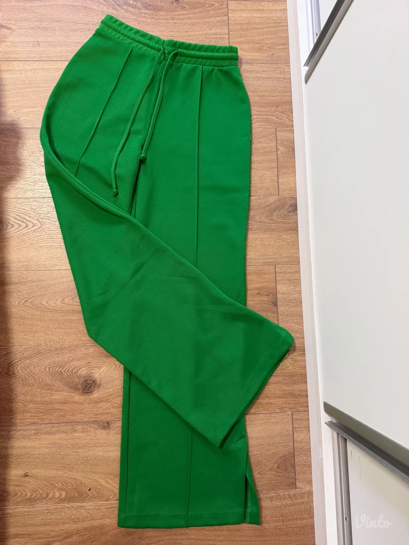 Stradivarius trenetka-pantalone