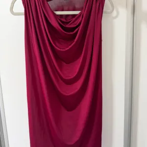 H&M haljina boje vina